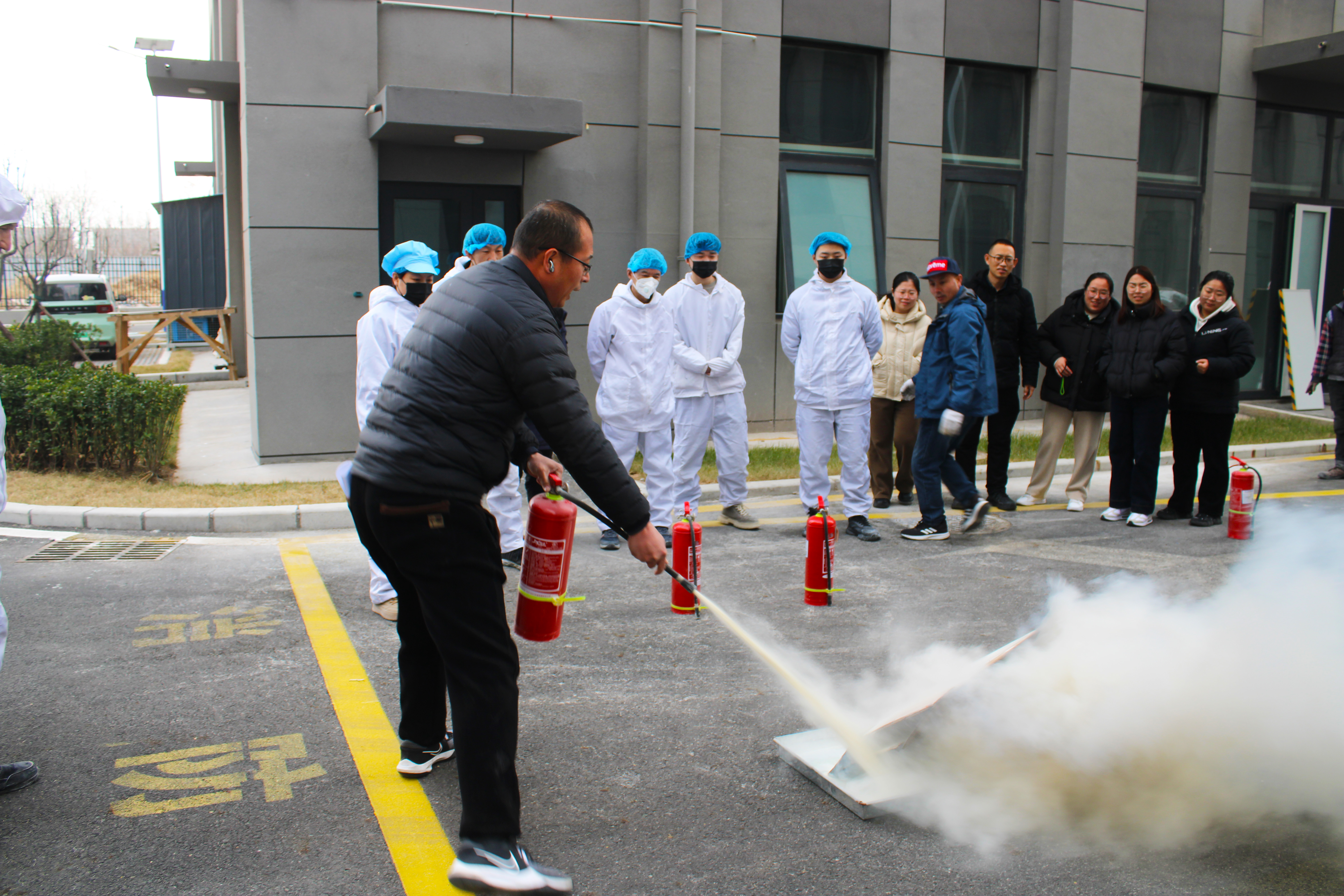 消防演練，安全重于泰山